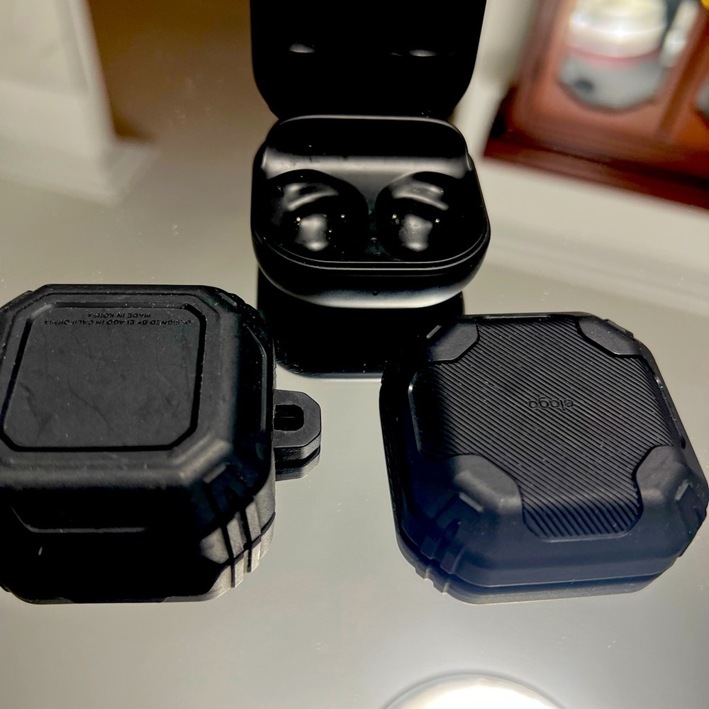 Tech Combo: Samsung Galaxy Buds 2 Pro Charger Case + Rugged Gelato Armor Case!